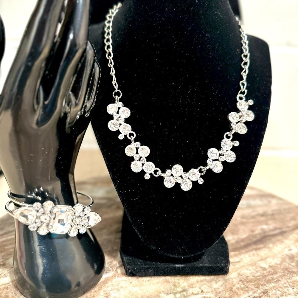 Jewelry Bundle (3), Statement Bib, Cuff Bracelet & Sparkle Earrings New & Used - Picture 3 of 14
